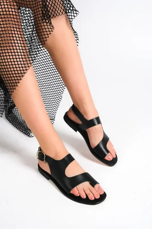 Leather toe loop flat black sandal for women