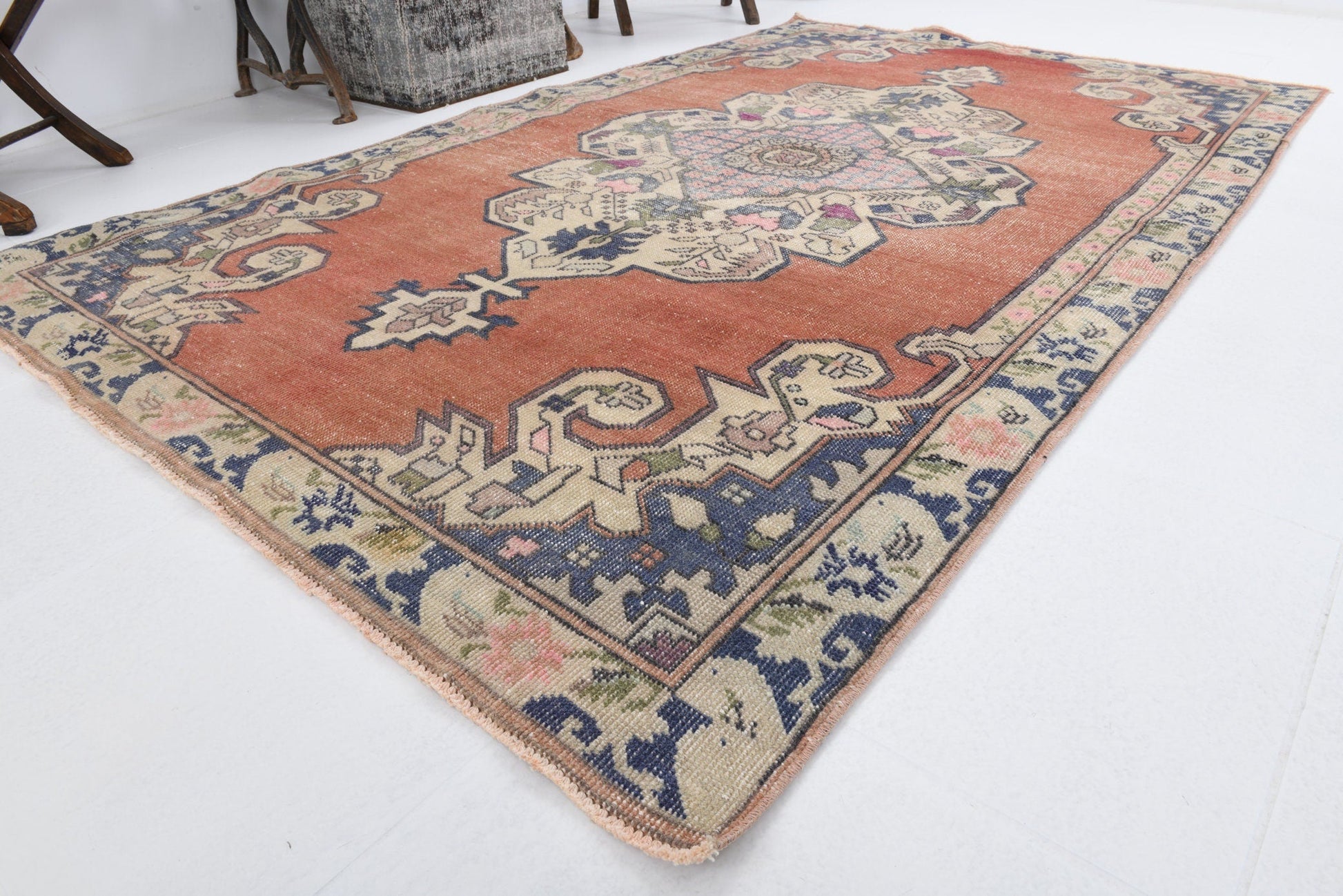 Turkish Vintage Rug  4'8" x 7'4" ft