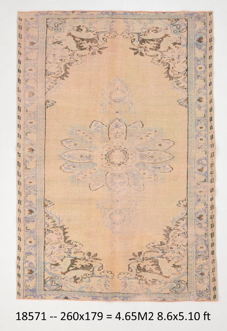 Turkish Vintage Rug  5'10" x 8'6" ft