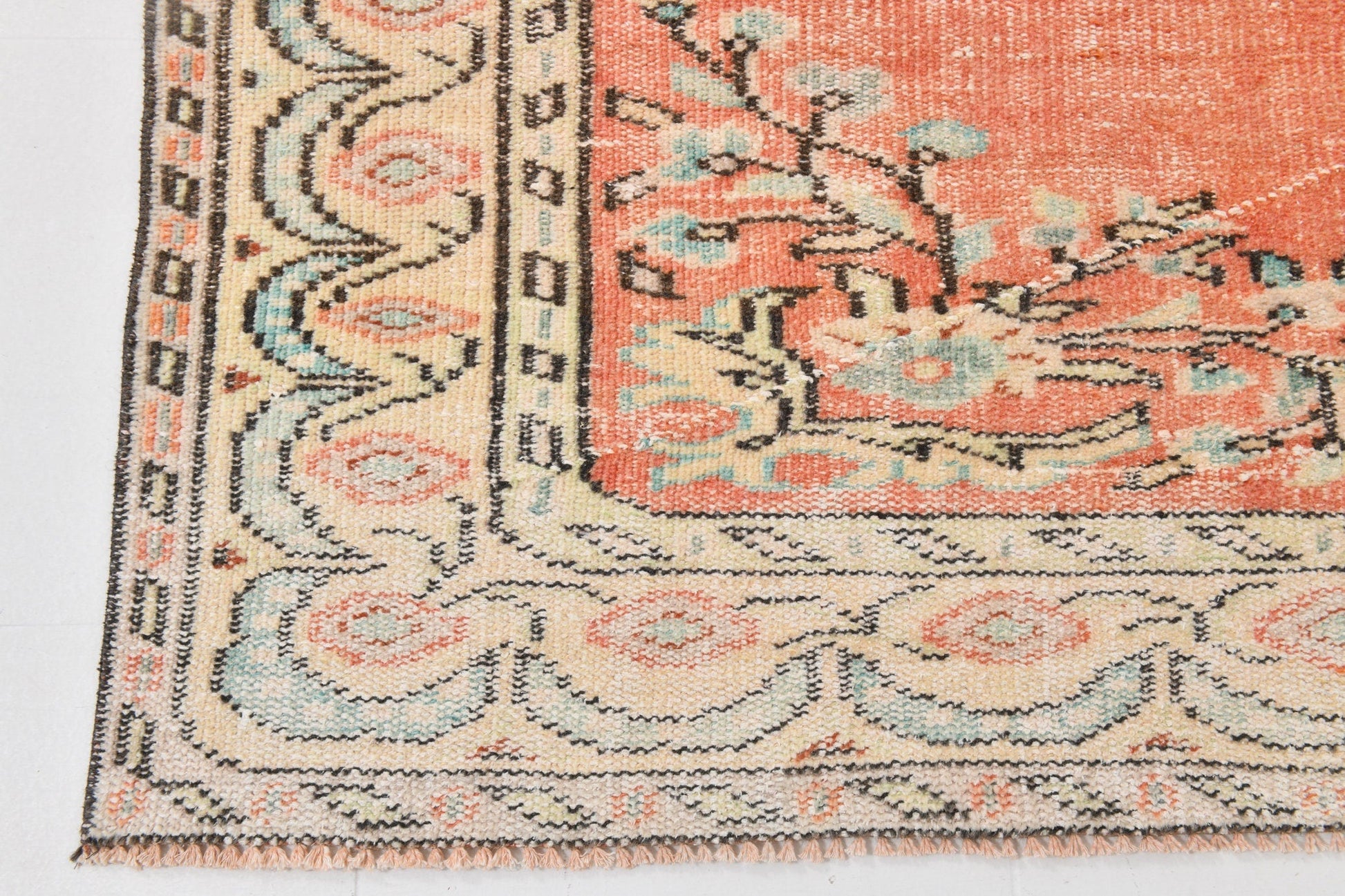 Turkish Vintage Rug  5'11" x 9'1" ft