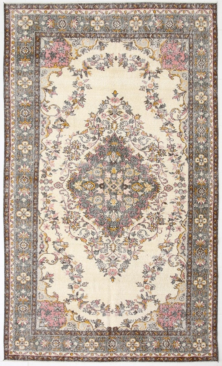 Turkish Vintage Rug  5'12" x 9'12" ft