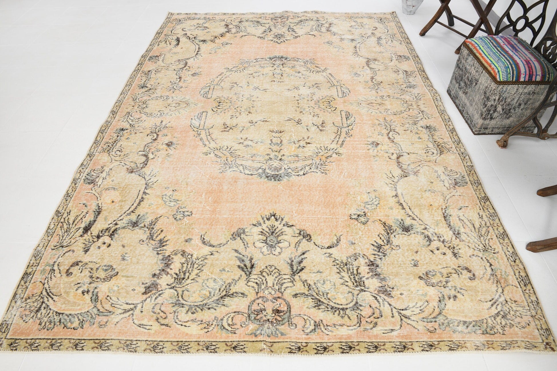 Turkish Vintage Rug  6'9" x 9'11" ft