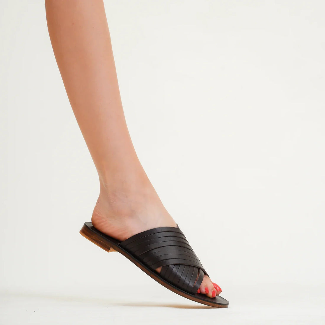 Women Leather Flip-Flop Top Strap Slipper Black